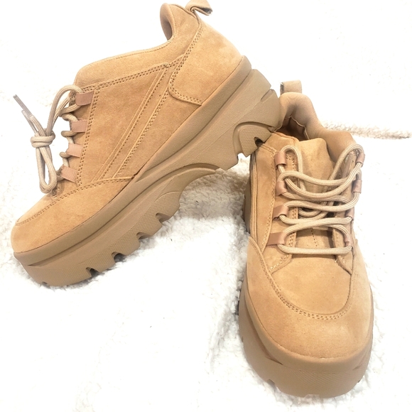 madden girl bounce chunky sneaker